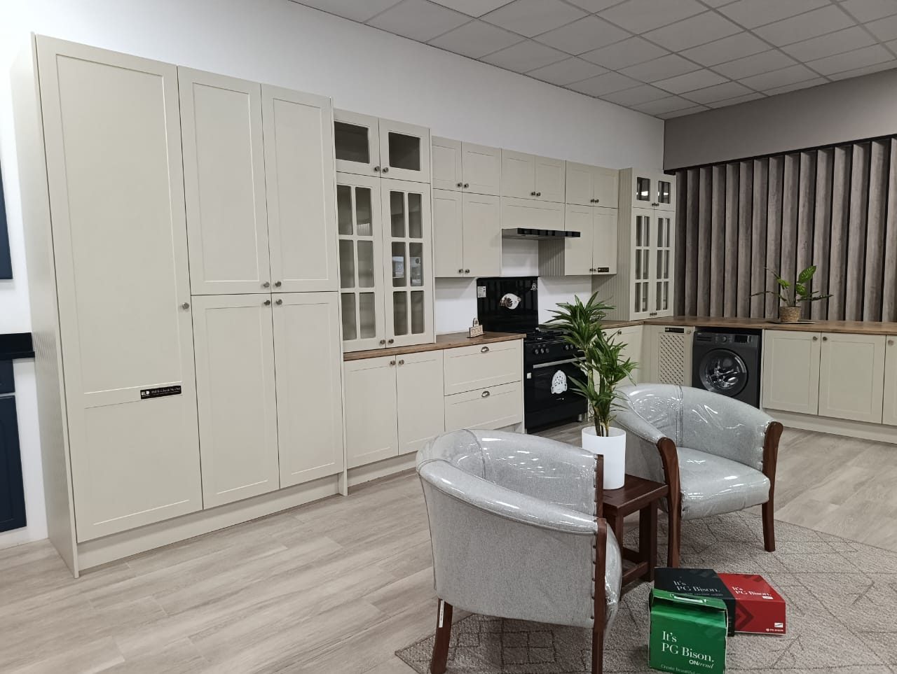 Fitted kitchen in classic cream finish