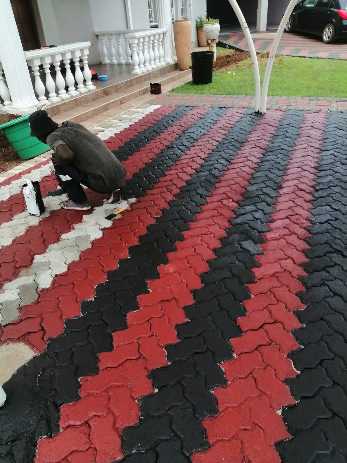 Interlocking paver driveway in red and charcoal